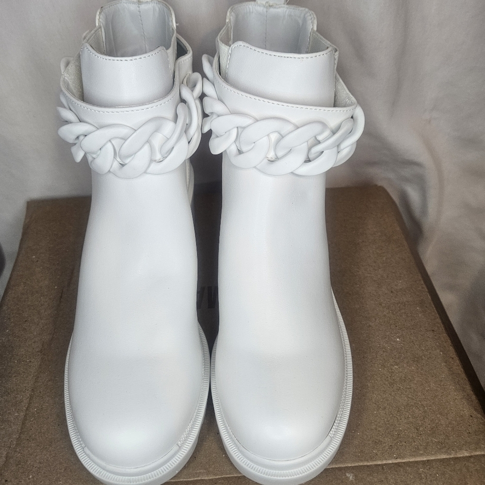Steve Madden Amulet Chain Bootie Lug Heel White Sz 9 NWT Retail $130 - Picture 5 of 14